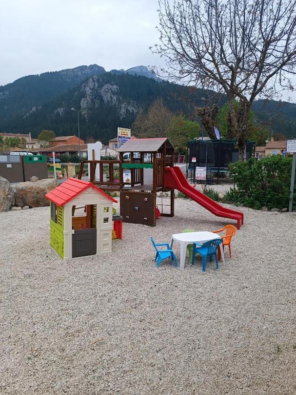 Camping Les Lavandes, Castellane Exterior photo